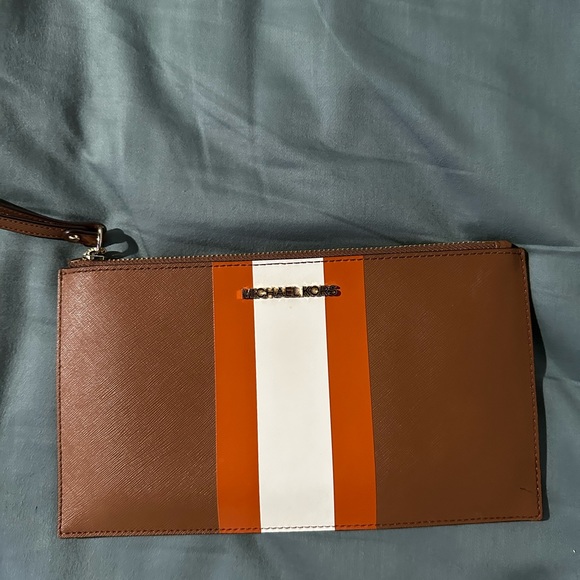 Micheal Kors wristlet - Picture 7 of 7